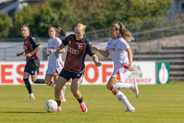 Ingolstadt, Deutschland 26. September 2026: DFB-Pokal Frauen - 2026 2027 - 1. Hauptrunde - FC Ingolstadt 04 gegen 1. FSV Mainz 05 Im Bild: v. li. im Zweikampf Teresa Fritzberg (FCI) und Lara Martin (FSV) DFL DFB regulations prohibit any use of photographs as image sequences and or quasi-video ESV-Stadion Bayern Copyright: xFotostandx xSchäferx