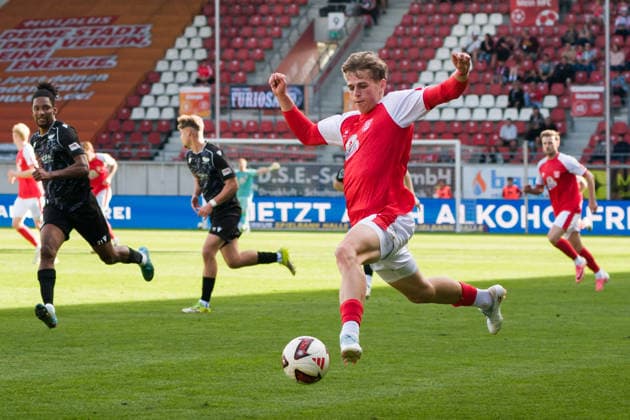 Felix Langhammer (HFC, 34), Hallescher FC vs. BFC Preussen 1894 e.V., Fussball, Regionalliga Nordost, 11. Spieltag, Saison 2026 27, 26.09.2026 Halle Leuna Chemie Stadion ST Deutschland
