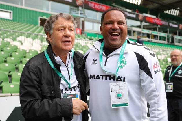 26.09.26, Fussball, FBL Männer, Freundschaftsspiel, 100. Jahre Weserstadion, Duell Werder Legenden 2026, Werder Legenden vs.Real Madrid Leyendas Feature Impressionen Trainer Otto Rehhagel (Werder Legenden) und Ailton (Werder Legenden) Foto nordphoto GmbH Tauchnitz Bremen Weserstadion Bremen Germany Copyright: xnordphotoxGmbHx xTauchnitzx