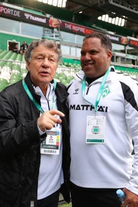 26.09.26, Fussball, FBL Männer, Freundschaftsspiel, 100. Jahre Weserstadion, Duell Werder Legenden 2026, Werder Legenden vs.Real Madrid Leyendas Feature Impressionen Trainer Otto Rehhagel (Werder Legenden) und Ailton (Werder Legenden) Foto nordphoto GmbH Tauchnitz Bremen Weserstadion Bremen Germany Copyright: xnordphotoxGmbHx xTauchnitzx