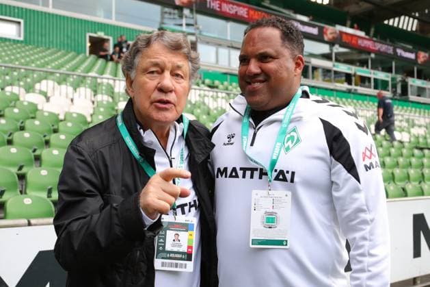 26.09.26, Fussball, FBL Männer, Freundschaftsspiel, 100. Jahre Weserstadion, Duell Werder Legenden 2026, Werder Legenden vs.Real Madrid Leyendas Feature Impressionen Trainer Otto Rehhagel (Werder Legenden) und Ailton (Werder Legenden) Foto nordphoto GmbH Tauchnitz Bremen Weserstadion Bremen Germany Copyright: xnordphotoxGmbHx xTauchnitzx