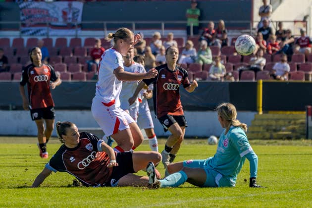 Ingolstadt, Deutschland 26. September 2026: DFB-Pokal Frauen - 2026 2027 - 1. Hauptrunde - FC Ingolstadt 04 gegen 1. FSV Mainz 05 Im Bild: 3. v.li. Stefanie Reischmann (FCI) macht das Tor zum 1:0 DFL DFB regulations prohibit any use of photographs as image sequences and or quasi-video ESV-Stadion Bayern Copyright: xFotostandx xSchäferx