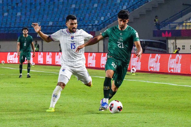 Thailand v Pakistan - FIFA ASEAN CUP 2026 Thai national team, Nationalteam player Kaman Kritsada (left) competes for the ball with Pakistani national team player Zeb Haris (right) during the 2026 FIFA ASEAN Cup at Si Jalak Harupat Stadium in Bandung, West Java, Indonesia, on September 26, 2026. The Thai national team defeated the Pakistani national team 4-0. BANDUNG West Java Indonesia  Copyright: xKhairizalxMarisx originalFilename:maris-fifaasea260926_npZzo.jpg