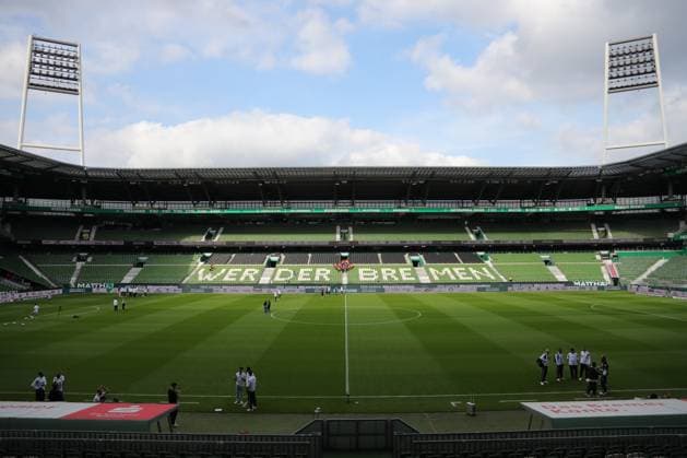26.09.26, Fussball, FBL Männer, Freundschaftsspiel, 100. Jahre Weserstadion, Duell Werder Legenden 2026, Werder Legenden vs.Real Madrid Leyendas Feature Impressionen Weserstadion mit Flutlichtmasten Foto nordphoto GmbH Tauchnitz Bremen Weserstadion Bremen Germany Copyright: xnordphotoxGmbHx xTauchnitzx