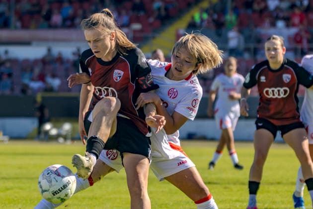 Ingolstadt, Deutschland 26. September 2026: DFB-Pokal Frauen - 2026 2027 - 1. Hauptrunde - FC Ingolstadt 04 gegen 1. FSV Mainz 05 Im Bild: v. li. im Zweikampf Stefanie Reischmann (FCI) und Suguri Hashitani (FSV) DFL DFB regulations prohibit any use of photographs as image sequences and or quasi-video ESV-Stadion Bayern Copyright: xFotostandx xSchäferx