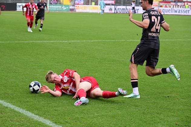 26.09.2026 xkhx Kassel, Auestadion Regionalliga Südwest Saison 2026 2027 KSV Hessen Kassel - FSV Mainz 05 II o Moreno Y Fell FSV Mainz 05 II gegen Joshua Kopf (3, Hessen Kassel)