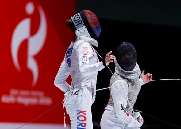 Asian Games Aichi Nagoya 2026 in Nagoya, Japan Team Republic of Korea (L) and Team Japan (R) in action at the 20th Asian Games Aichi Nagoya 2026 women s gold medal fencing match between Republic of Korea VS Japan at the Aichi Sky Expo Hall in Nagoya, Japan, on September 26th, 2026. Nagoya Japan  Copyright: xMatrixxImagesx xSimonxBonnyx