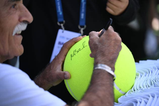 Ankara Open WTA, Tennis Damen 125 Tennis Tournament ANKARA, TURKIYE - SEPTEMBER 26: Former professional tennis player Mansour Bahrami, also known as the King of Trick Shots, signs autographs as he takes part in an exhibition match during the Turk Telekom Ankara Open WTA 125 tennis tournament in Ankara, Turkiye, on September 26, 2026. Harun Ozalp Anadolu Ankara Turkey. Editorial use only. Please get in touch for any other usage.  Copyright: x2026xAnadoluxHarunxOzalpx