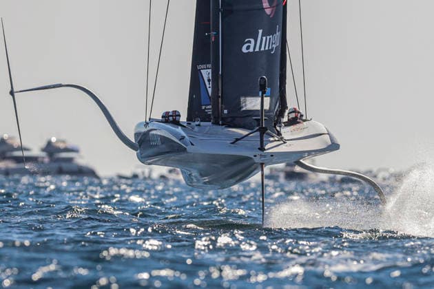 THE LOUIS VUITTON 38TH AMERICA™S CUP PRELIMINARY REGATTA, NAPLES Alinghi Teams competes on the second day of the preliminary regatta for the 38th Louis Vuitton America™s Cup in the Gulf of Naples, Campania, Italy, on September 26, 2026. The Naples preliminary regatta gives the competing teams their first opportunity to test their AC40 one-design yachts ahead of the 38th America™s Cup, which will be held in Naples in 2027. _BPH2851 Copyright: xAntonioxBalascox