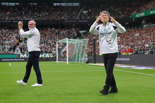 26.09.26, Fussball, FBL Männer, Freundschaftsspiel, 100. Jahre Weserstadion, Duell Werder Legenden 2026, Werder Legenden vs.Real Madrid Leyendas Feature Impressionen Trainer Thomas Schaaf (Werder Legenden) und Trainer Otto Rehhagel (Werder Legenden) Foto nordphoto GmbH Tauchnitz Bremen Weserstadion Bremen Germany Copyright: xnordphotoxGmbHx xTauchnitzx