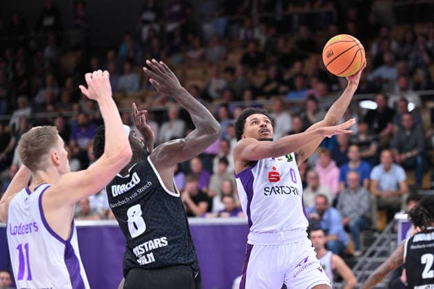 BG Göttingen - RheinStars Köln 26.09.2026, Göttingen: Basketball, Männer: 2. Bundesliga, ProA, BG Göttingen - RheinStars Köln, Sparkassen-Arena. Nils Owen Schmitz (BG Göttingen) wirft. Göttingen Niedersachsen Deutschland