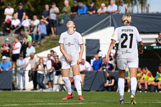25.09.2026, Fußball, 1. HauptrunDFB-Pokal Frauen 2026 2027, SG 99 Andernach - SC Freiburg Emelie Hesselbach (links, SG 99 Andernach) nach einem vergebenen Torschuss.