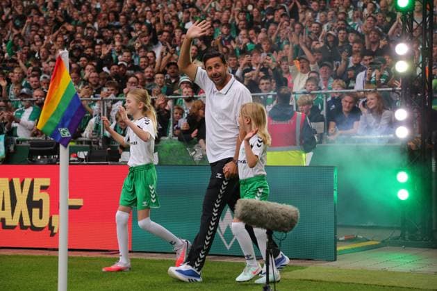 26.09.26, Fussball, FBL Männer, Freundschaftsspiel, 100. Jahre Weserstadion, Duell Werder Legenden 2026, Werder Legenden vs.Real Madrid Leyendas Feature Impressionen Co-Trainer Claudio Pizarro (Werder Legenden) Foto nordphoto GmbH Tauchnitz Bremen Weserstadion Bremen Germany Copyright: xnordphotoxGmbHx xTauchnitzx