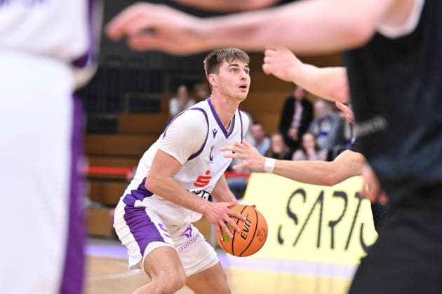BG Göttingen - RheinStars Köln 26.09.2026, Göttingen: Basketball, Männer: 2. Bundesliga, ProA, BG Göttingen - RheinStars Köln, Sparkassen-Arena. Radvilas Kneizys (BG Göttingen) passt. Göttingen Niedersachsen Deutschland