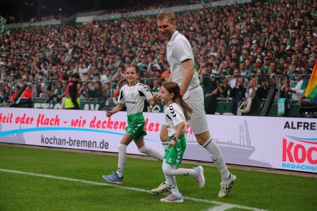 26.09.26, Fussball, FBL Männer, Freundschaftsspiel, 100. Jahre Weserstadion, Duell Werder Legenden 2026, Werder Legenden vs.Real Madrid Leyendas Feature Impressionen Per Mertesacker (Werder Legenden) Foto nordphoto GmbH Tauchnitz Bremen Weserstadion Bremen Germany Copyright: xnordphotoxGmbHx xTauchnitzx