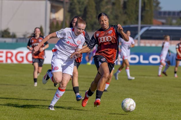 Ingolstadt, Deutschland 26. September 2026: DFB-Pokal Frauen - 2026 2027 - 1. Hauptrunde - FC Ingolstadt 04 gegen 1. FSV Mainz 05 Im Bild: v. li. im Zweikampf Leonie Stöhr Stoehr (FSV) und Melissa Kuya-Strobel (FCI) DFL DFB regulations prohibit any use of photographs as image sequences and or quasi-video ESV-Stadion Bayern Copyright: xFotostandx xSchäferx