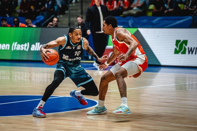 26.09.2026, xhfmx, Basketball easyCredit BBL Bundesliga, Frankfurt Skyliners - Rasta Vechta v.l. Judah Mintz (Skyliners Frankfurt), Nelson Weidemann (Rasta Vechta) Frankfurt am Main