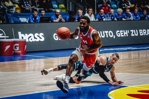 26.09.2026, xhfmx, Basketball easyCredit BBL Bundesliga, Frankfurt Skyliners - Rasta Vechta v.l. Matt Lewis (Rasta Vechta), Thomas Klepeisz (Skyliners Frankfurt) Frankfurt am Main