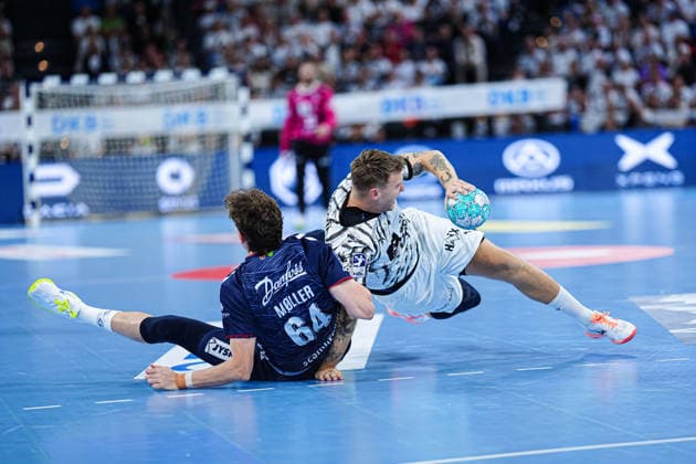 Lasse Moller (SG Flensburg-Handewitt, 64), Emil Wernsdorf Madsen (THW Kiel, 11) GER, THW Kiel vs. SG Flensburg-Handewitt, Handball, 1. Bundesliga, Spieltag 6, Saison 2026 2027, 26.09.2026 GER, THW Kiel vs. SG Flensburg-Handewitt, Handball, 1. Bundesliga, Spieltag 6, Saison 2026 2027, 26.09.2026 Kiel Copyright: xEibner-Pressefoto MarcelxvonxFehrnx EP_MFN