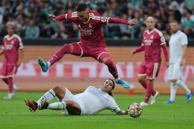 26.09.26, Fussball, FBL Männer, Freundschaftsspiel, 100. Jahre Weserstadion, Duell Werder Legenden 2026, Werder Legenden vs.Real Madrid Leyendas JosÃ Callejon (Real Madrid Leyendas) im Zweikampf gegen Torsten Frings (Werder Legenden) Foto nordphoto GmbH Tauchnitz Bremen Weserstadion Bremen Germany Copyright: xnordphotoxGmbHx xTauchnitzx