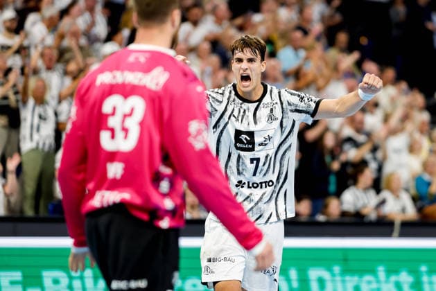 Kiel, 26. September 2026 - Handball, 1. Bundesliga 2026 27, THW Kiel - SG Flensburg-Handewitt: Andreas Wolff (THW Kiel, 33), Julian Köster (THW Kiel, 7)