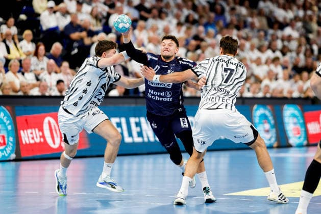 Kiel, 26. September 2026 - Handball, 1. Bundesliga 2026 27, THW Kiel - SG Flensburg-Handewitt: Rasmus Ankermann (THW Kiel, 22), Marko Grgic (SG Flensburg-Handewitt, 17), Julian Köster (THW Kiel, 7)