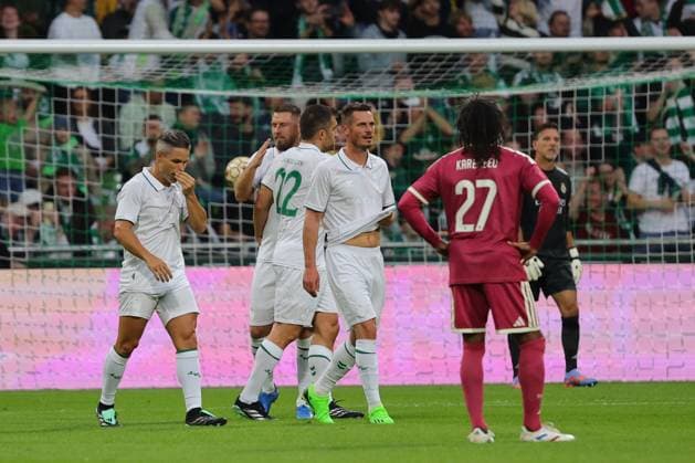 26.09.26, Fussball, FBL Männer, Freundschaftsspiel, 100. Jahre Weserstadion, Duell Werder Legenden 2026, Werder Legenden vs.Real Madrid Leyendas Torjubel Jubel. Torschütze Torschuetze Sokratis (Werder Legenden) jubelt ueber das Tor zum 1:1 Foto nordphoto GmbH Tauchnitz Bremen Weserstadion Bremen Germany Copyright: xnordphotoxGmbHx xTauchnitzx
