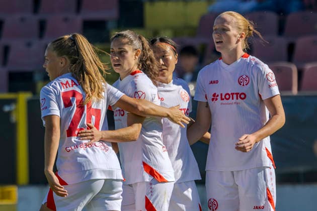 Ingolstadt, Deutschland 26. September 2026: DFB-Pokal Frauen - 2026 2027 - 1. Hauptrunde - FC Ingolstadt 04 gegen 1. FSV Mainz 05 Im Bild: 2. v.li. Torschützin Vital Kats (FSV) jubelt nach ihrem Tor zum 1:2 mit Lara Martin (FSV), Leonie Stöhr Stoehr (FSV) und Rio Takizawa (FSV) DFL DFB regulations prohibit any use of photographs as image sequences and or quasi-video ESV-Stadion Bayern Copyright: xFotostandx xSchäferx
