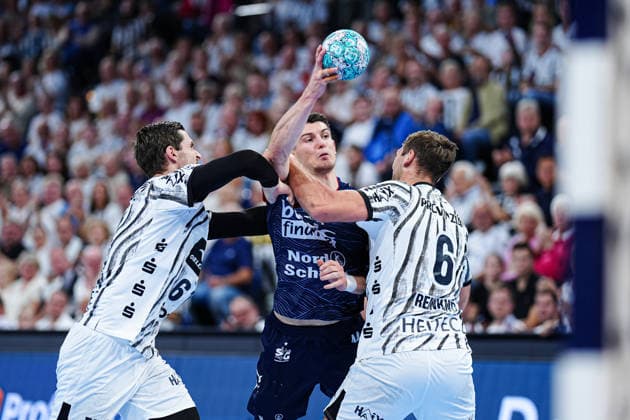Hendrik Pekeler (THW Kiel, 61), Aymeric Minne (SG Flensburg-Handewitt, 44), Harald Reinkind (THW Kiel, 06) GER, THW Kiel vs. SG Flensburg-Handewitt, Handball, 1. Bundesliga, Spieltag 6, Saison 2026 2027, 26.09.2026 GER, THW Kiel vs. SG Flensburg-Handewitt, Handball, 1. Bundesliga, Spieltag 6, Saison 2026 2027, 26.09.2026 Kiel Copyright: xEibner-Pressefoto MarcelxvonxFehrnx EP_MFN