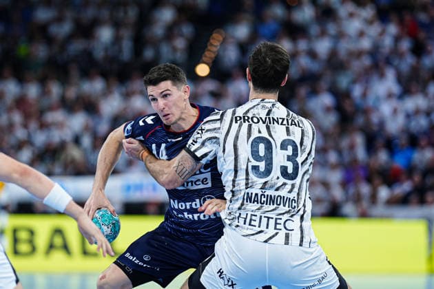 Aymeric Minne (SG Flensburg-Handewitt, 44), Veron Nacinovic (THW Kiel, 93) GER, THW Kiel vs. SG Flensburg-Handewitt, Handball, 1. Bundesliga, Spieltag 6, Saison 2026 2027, 26.09.2026 GER, THW Kiel vs. SG Flensburg-Handewitt, Handball, 1. Bundesliga, Spieltag 6, Saison 2026 2027, 26.09.2026 Kiel Copyright: xEibner-Pressefoto MarcelxvonxFehrnx EP_MFN