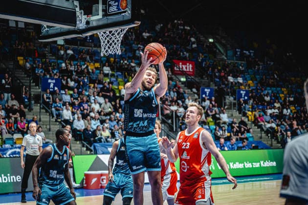 26.09.2026, xhfmx, Basketball easyCredit BBL Bundesliga, Frankfurt Skyliners - Rasta Vechta Race Thompson (Skyliners Frankfurt) holt einen Rebound Frankfurt am Main