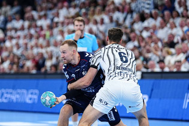 Simon Pytlick (SG Flensburg-Handewitt, 02), Harald Reinkind (THW Kiel, 06) GER, THW Kiel vs. SG Flensburg-Handewitt, Handball, 1. Bundesliga, Spieltag 6, Saison 2026 2027, 26.09.2026 GER, THW Kiel vs. SG Flensburg-Handewitt, Handball, 1. Bundesliga, Spieltag 6, Saison 2026 2027, 26.09.2026 Kiel Copyright: xEibner-Pressefoto MarcelxvonxFehrnx EP_MFN