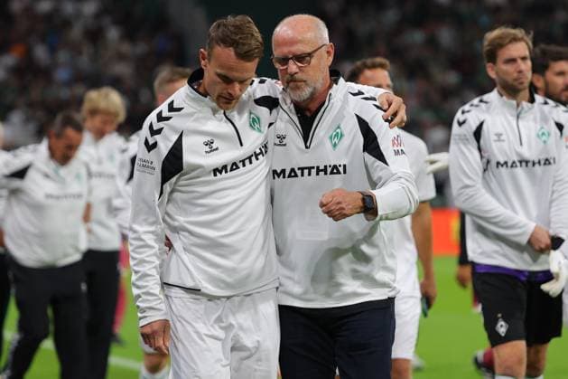 26.09.26, Fussball, FBL Männer, Freundschaftsspiel, 100. Jahre Weserstadion, Duell Werder Legenden 2026, Werder Legenden vs.Real Madrid Leyendas Halbzeitpause 2:2. Christian Groß Christian Gross (Werder Legenden) und Trainer Thomas Schaaf (Werder Legenden) Foto nordphoto GmbH Tauchnitz Bremen Weserstadion Bremen Germany Copyright: xnordphotoxGmbHx xTauchnitzx