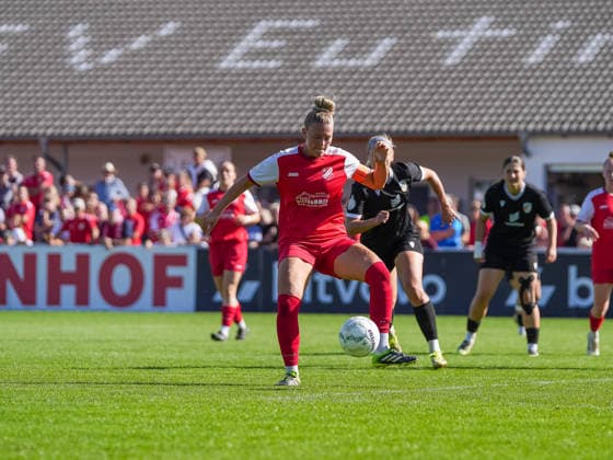 Marie Johner (SV Eutingen, 10) am Ball , SV Eutingen vs. FC Carl Zeiss Jena, Fussball, Frauen DFB-Pokal, 2026 2027, 26.09.2026, SV Eutingen vs. FC Carl Zeiss Jena, Fussball, Frauen DFB-Pokal, 2026 2027, 26.09.2026 Eutingen im Gäu Copyright: xEibner-Pressefoto DanielexLaxRocx EP_DLO