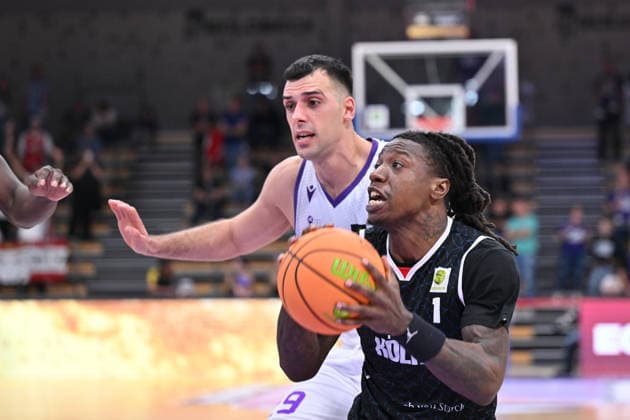 BG Göttingen - RheinStars Köln 26.09.2026, Göttingen: Basketball, Männer: 2. Bundesliga, ProA, BG Göttingen - RheinStars Köln, Sparkassen-Arena. Antonio Deshon Williams (l, RheinStars Köln) zieht zum Korb gegen Omar Pajic (r, BG Göttingen). Göttingen Niedersachsen Deutschland