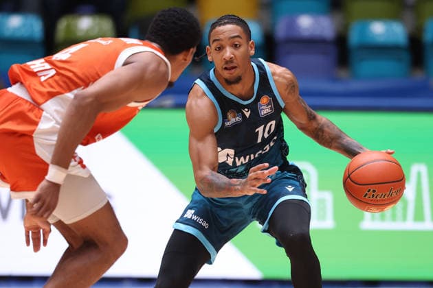 Frankfurt Skyliners - RASTA Vechta, easyCredit BBL Judah Mintz (Skyliners, 10) gegen Armaan Franklin (RASTA, 4). Spiel der easyCredit BBL zwischen den Frankfurt Skyliners und RASTA Vechta am 26. September 2026 in der Süwag Energie ARENA in Frankfurt am Main., Frankfurt am Main Hessen Deutschland Süwag Energie ARENA