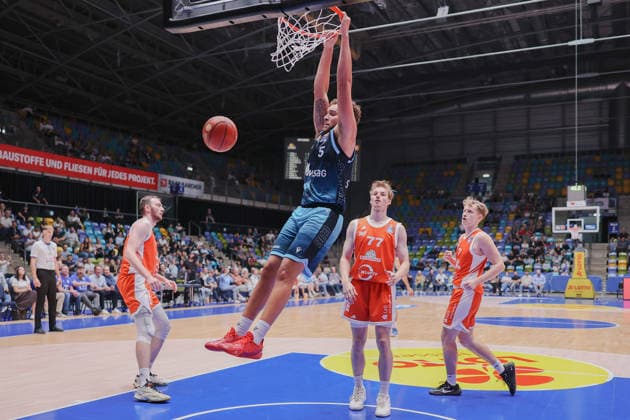 Frankfurt Skyliners - RASTA Vechta, easyCredit BBL Dunking von Race Thompson (Skyliners, 5). Spiel der easyCredit BBL zwischen den Frankfurt Skyliners und RASTA Vechta am 26. September 2026 in der Süwag Energie ARENA in Frankfurt am Main., Frankfurt am Main Hessen Deutschland Süwag Energie ARENA