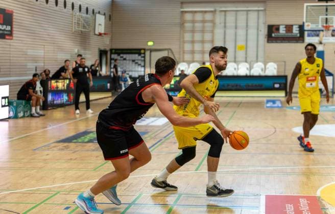 Julius Wolf (Kreisbau Kirchheim Knights, 28) & Dennis Nawrocki (SBB Boerde Baskets, 02). GER, Kreisbau Knights vs. SBB Baskets, Basketball, ProA, 1. Spieltag, Spielzeit 2026 2027, 26.09.2026 GER, Kreisbau Kirchheim Knights vs. SBB Baskets, Basketball, ProA, 1. Spieltag, Spielzeit 2026 2027, 26.09.2026 Copyright: xEibner-Pressefoto DavidexDixGiovx EP_DGI