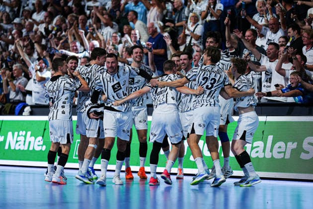 THW Kiel jubelt Jubel nach Sieg Spielende GER, THW Kiel vs. SG Flensburg-Handewitt, Handball, 1. Bundesliga, Spieltag 6, Saison 2026 2027, 26.09.2026 GER, THW Kiel vs. SG Flensburg-Handewitt, Handball, 1. Bundesliga, Spieltag 6, Saison 2026 2027, 26.09.2026 Kiel Copyright: xEibner-Pressefoto MarcelxvonxFehrnx EP_MFN