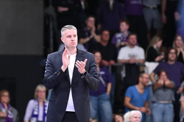 BG Göttingen - RheinStars Köln 26.09.2026, Göttingen: Basketball, Männer: 2. Bundesliga, ProA, BG Göttingen - RheinStars Köln, Sparkassen-Arena. Head Coach Martins Gulbis (BG Göttingen) klatscht. Göttingen Niedersachsen Deutschland