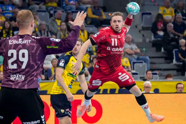 v.li.: David Späth (Torwart, RNL, 29), Dimitri Ignatow (MTM, 11), beim Sprungwurf, Wurf, Torwurf, Action, Aktion, Spielszene, 26.09.2026, Mannheim (Deutschland), Handball, Bundesliga, Rhein-Neckar Löwen - MT Melsungen