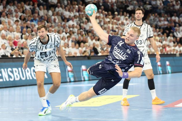 26.09.2026, xBHAx, Handball, Opel HBL, Saison 2026 2027, 1.HBL, THW Kiel - SG Flensburg-Handewitt, Merkur Ostseehalle: Harald Reinkind (THW Kiel 6) gegen Emil Siersbäk Bergholt (SG Flensburg-Handewitt 14) im Angriff Schleswig-Holstein Deutschkand