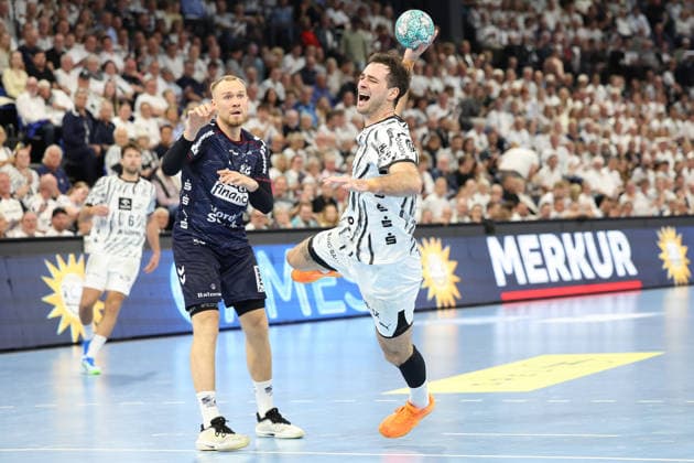 26.09.2026, xBHAx, Handball, Opel HBL, Saison 2026 2027, 1.HBL, THW Kiel - SG Flensburg-Handewitt, Merkur Ostseehalle: Simon Pytlick (SG Flensburg-Handewitt 2) gegen Veron Nacinovic (THW Kiel 93) Schleswig-Holstein Deutschkand