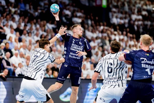 Kiel, 26. September 2026 - Handball, 1. Bundesliga 2026 27, THW Kiel - SG Flensburg-Handewitt: Julian Köster (THW Kiel, 7), Simon Pytlick (SG Flensburg-Handewitt, 2)