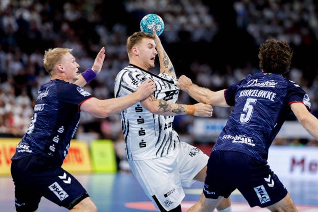 Kiel, 26. September 2026 - Handball, 1. Bundesliga 2026 27, THW Kiel - SG Flensburg-Handewitt: Emil Siersbaek Bergholt (SG Flensburg-Handewitt, 14), Emil Wernsdorf Madsen (THW Kiel, 11), Niclas Kirkelökke (SG Flensburg-Handewitt, 5)