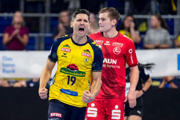 Torschütze Marius Steinhauser (RNL, 19), Spieler der Rhein-Neckar-Löwen, jubelt über ein Tor, Jubel, jubeln, Torjubel, Torerfolg, celebrate the goal, goal, celebration, jubelt ueber das Tor, Freuen, Freude, freut sich, optimistisch, positiv, Spielszene, Highlight, Einzelbild, Einzelfoto, Aktion, Action, 26.09.2026, Mannheim (Deutschland), Handball, Bundesliga, Rhein-Neckar Löwen - MT Melsungen