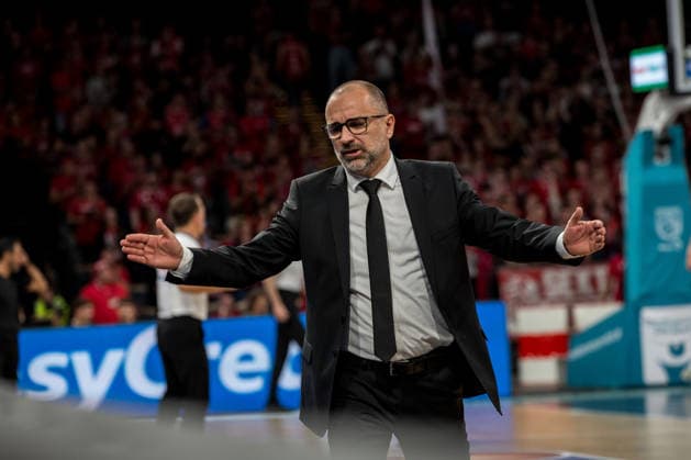 Bamberg, Deutschland 26. September 2026: 1. BBL - 2026 2027 - Sp. 3 - BMA365 Bamberg Baskets gegen MHP Riesen Ludwigsburg Im Bild: Trainer Carles Duran Ortega (Ludwigsburg) gestikuliert unzufreiden mit den Händen Brose Arena Bayern Copyright: xFotostandx xSchmittx