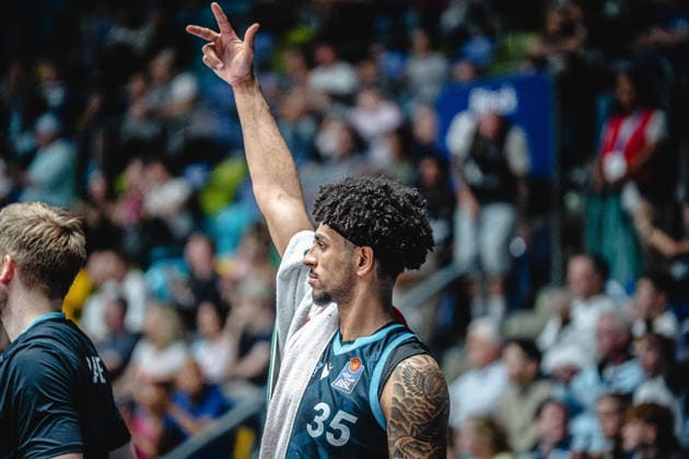 26.09.2026, xhfmx, Basketball easyCredit BBL Bundesliga, Frankfurt Skyliners - Rasta Vechta Roman Bedime (Skyliners Frankfurt) bejubelt einen 3er Frankfurt am Main