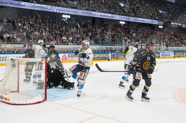 26 09 2026, Porza, Corner Arena, NL: HC Lugano - HC Ambri-Piotta, 88 Tommaso De Luca (Ambri) celebrates his goal. Porza Corner Arena Ticino Switzerland Copyright: xJustPictures.ch JarixPestelaccix jp-en-JaPe-JP6_JAr_NL_HCL_HCAP_26Sep2026_000059