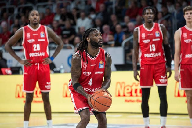 Bamberg, Deutschland 26. September 2026: 1. BBL - 2026 2027 - Sp. 3 - BMA365 Bamberg Baskets gegen MHP Riesen Ludwigsburg Im Bild: Jordan Jones (Bamberg) beim Wurf Brose Arena Bayern Copyright: xFotostandx xSchmittx